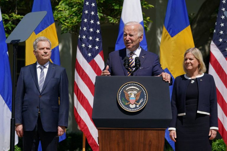 Svezia e Finlandia in Nato, Biden: “Da Usa forte sostegno a candidatura”