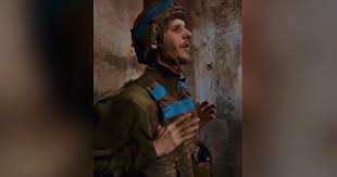 Bombe su Azovstal, il soldato canta ‘Stefania’ della Kalush Orchestra