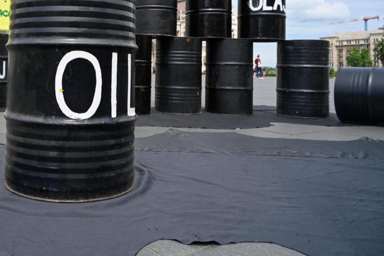 Petrolio Russia, oleodotto esentato da embargo Ue