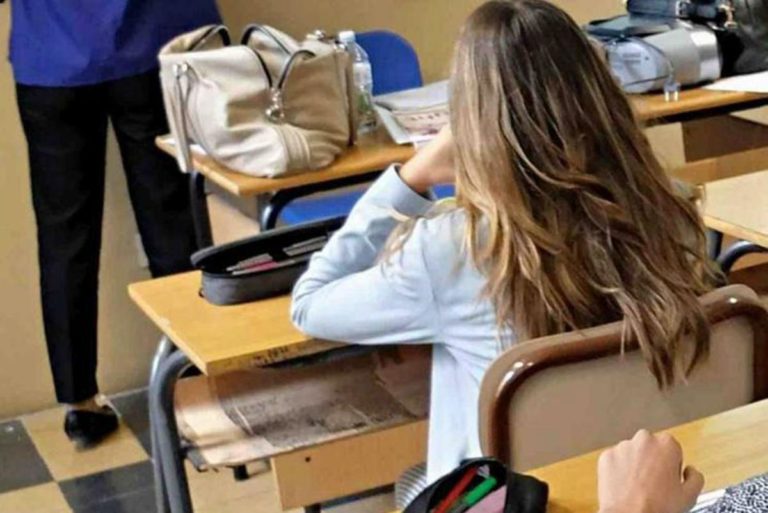 Covid Italia. «Basta mascherina a scuola, unici in Ue con obbligo»