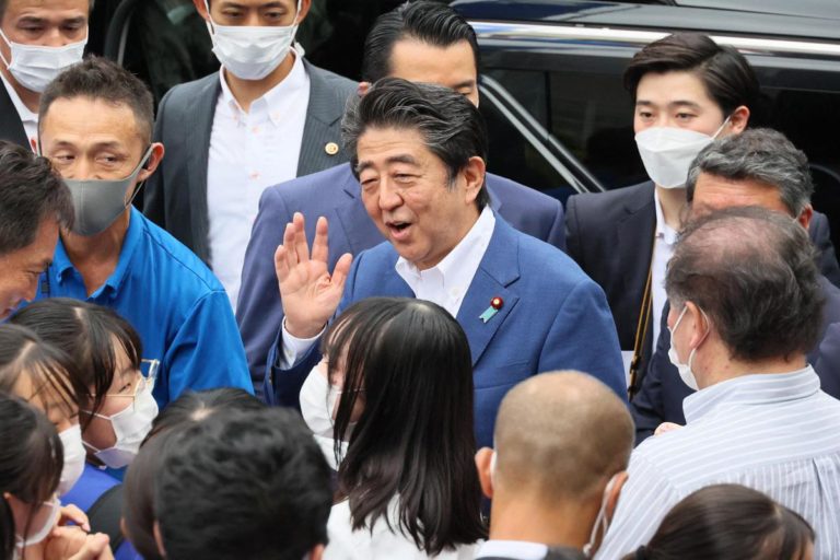 Shinzo Abe, chi era il «principe» nazionalista