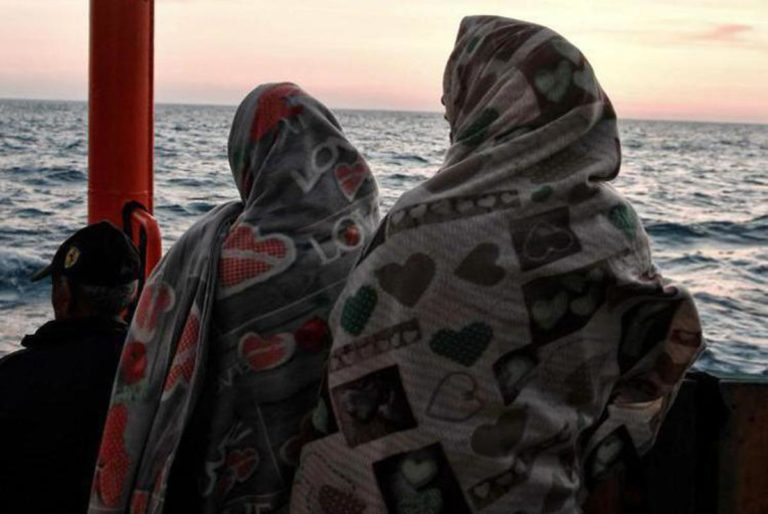 Naufragio nel mar Egeo, decine di migranti dispersi