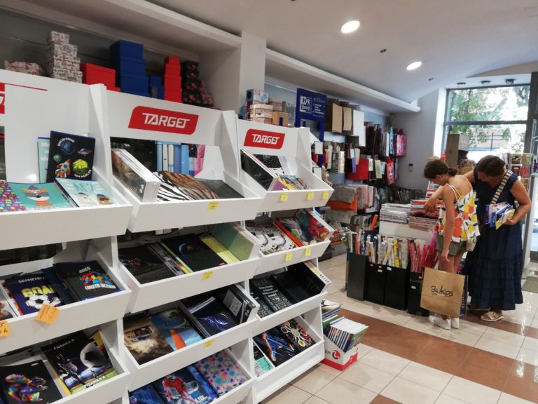 Libri e quaderni: prezzi sempre più elevati nelle cartolerie