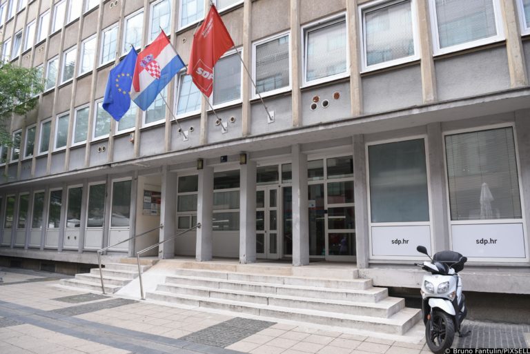 Zagabria. Spari contro la sede del Partito socialdemocratico (Sdp)