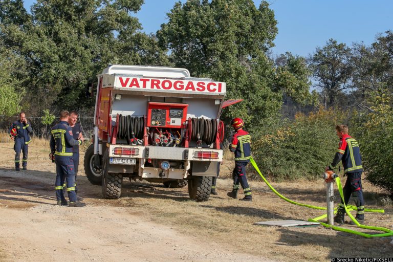 Istria. Vigili del fuoco in azione in tre località (video)