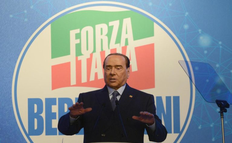 Berlusconi: “Se passa presidenzialismo Mattarella dovrebbe dimettersi”