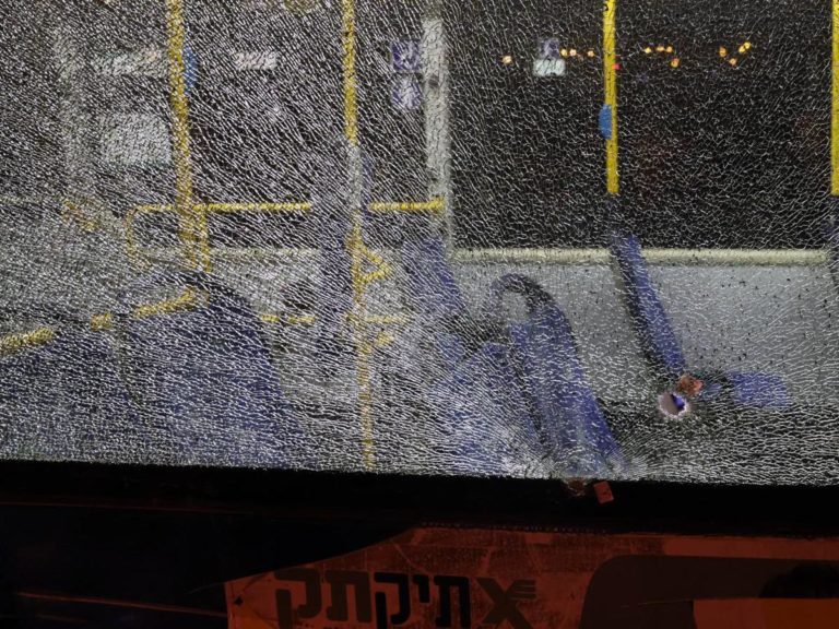 Israele, attacco contro un bus a Gerusalemme: almeno 8 feriti