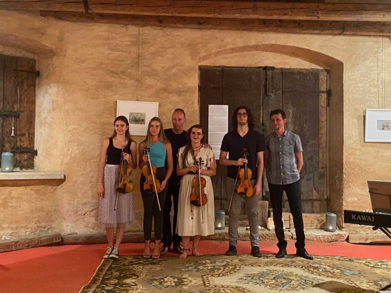 Giovani violinisti affrontano la carriera concertistica