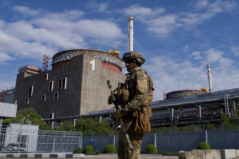 Zaporizhzhia, paura per la centrale: “Veicoli russi in sala turbine”