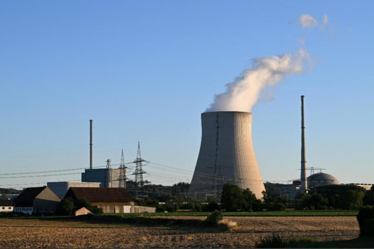 Germania, rinviata chiusura due centrali nucleari