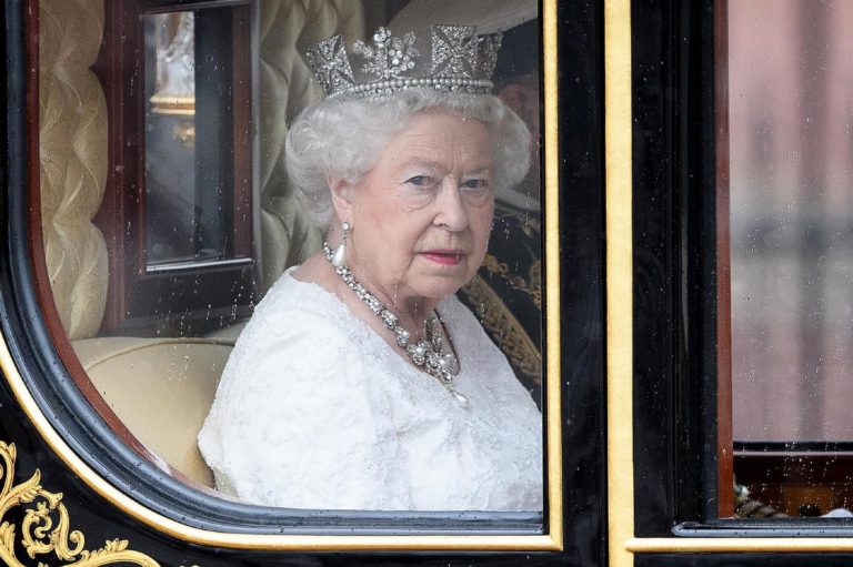 Elisabetta II, 10 giorni di lutto: oggi il discorso del re