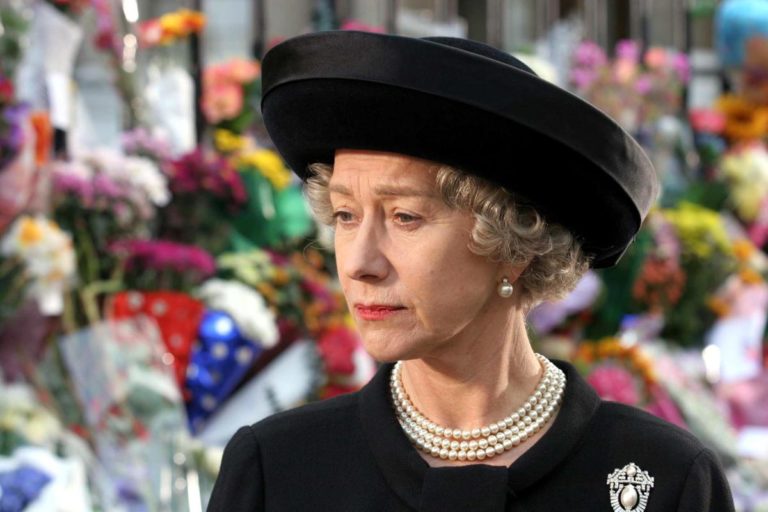 Morta Elisabetta II, da ‘The Queen’ a ‘The Crown’: la regina tra film e tv