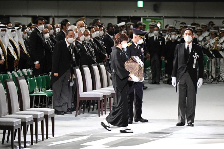 Shinzo Abe, funerali di Stato e proteste in piazza