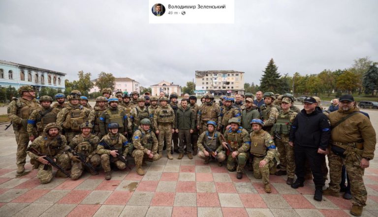Ucraina, Zelensky a sorpresa a Izyum liberata da russi