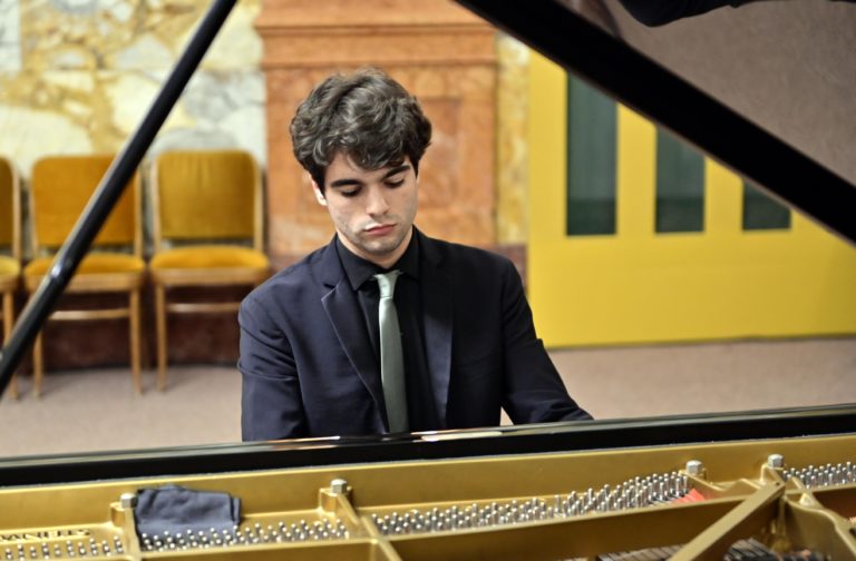 Elia Cecino. Talento del pianoforte
