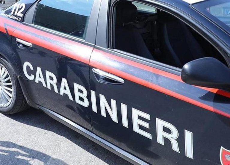 Asso, carabiniere asserragliato in caserma: comandante trovato morto