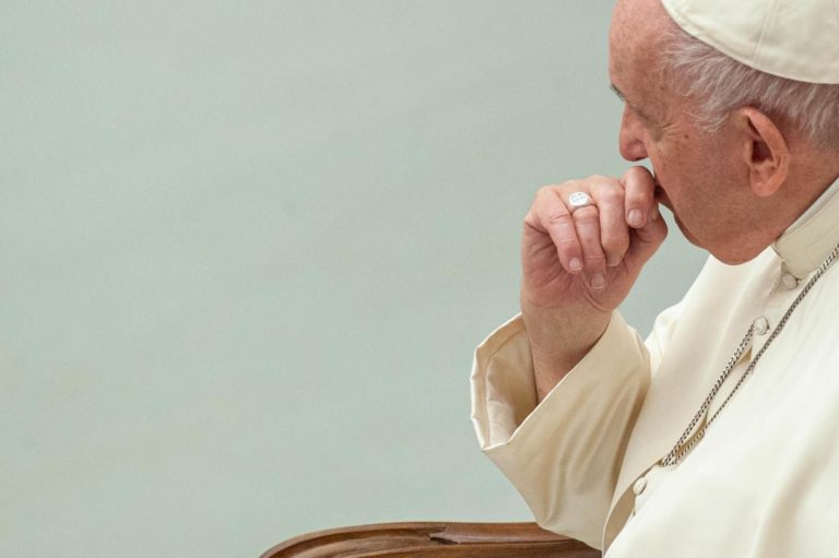 Ucraina, le lacrime del Papa per la pace