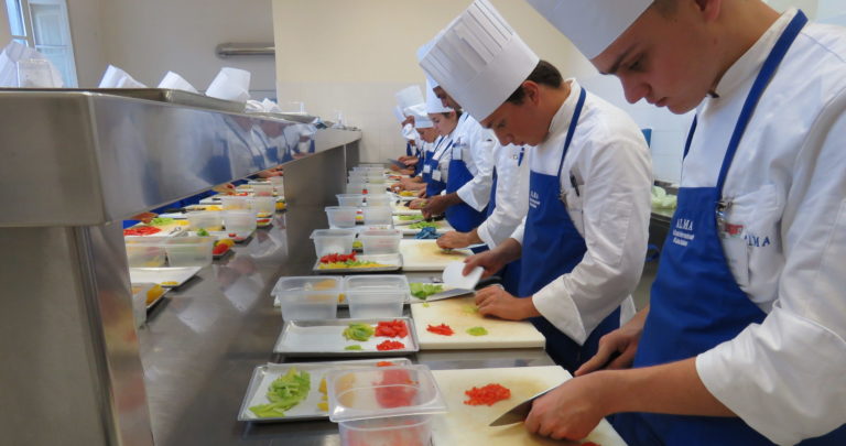 La Scuola di Cucina ALMA premia uno chef del futuro