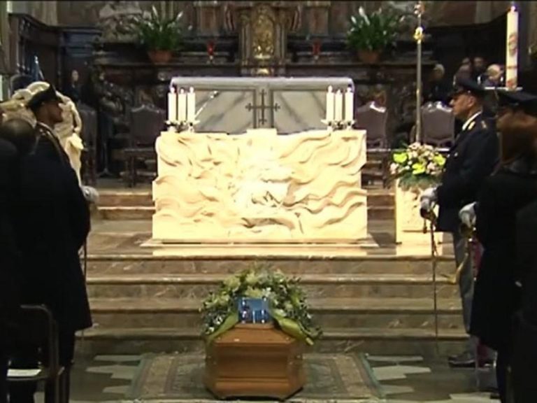 Maroni, a Varese i funerali di Stato