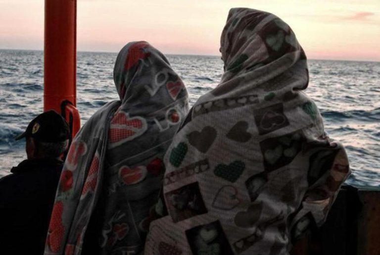Migranti, nave Humanity arrivata nel porto di Catania