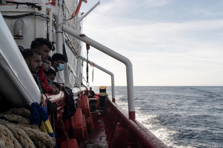 Migranti, Commissione Ue chiede vertice straordinario ministri Interni