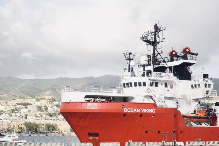 Ocean Viking, Ue chiede sbarco immediato dei migranti a bordo