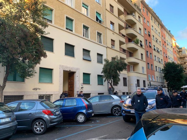 Roma, tre omicidi: indagini tra telecamere, telefoni e siti escort