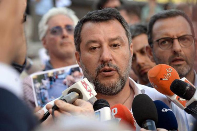 Migranti, Salvini: “L’Italia non può accogliere tutti”