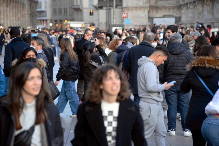 Covid non preoccupa più italiani: solo 28% teme contagio