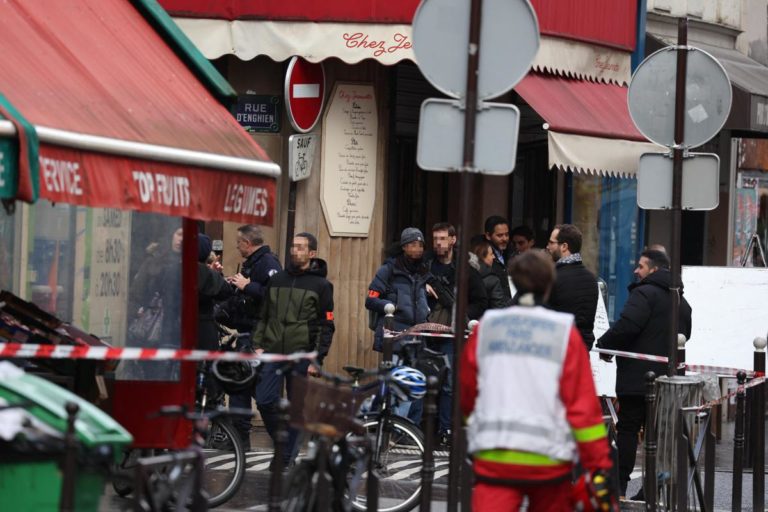Sparatoria in strada a Parigi, almeno 3 morti e diversi feriti