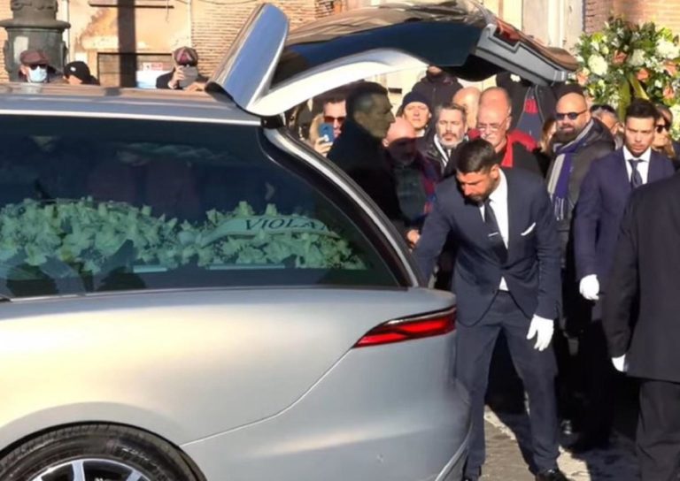 Mihajlović, in migliaia a Roma per il funerale