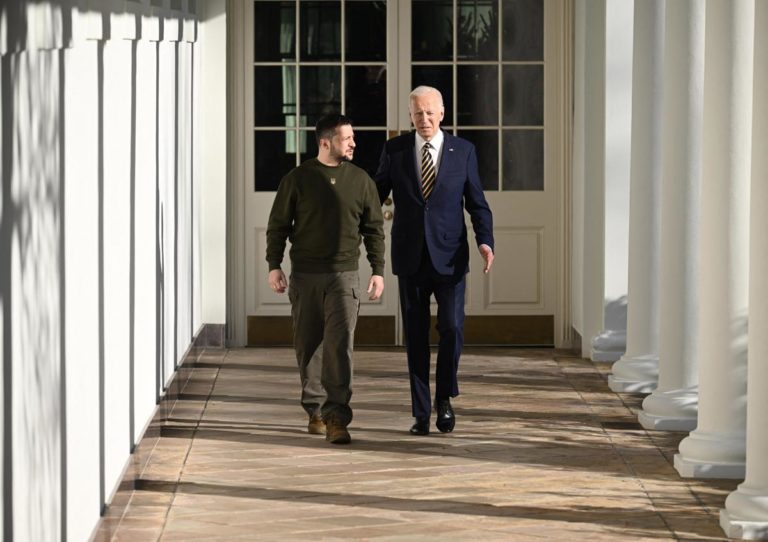Usa-Ucraina, Biden a Zelensky: “Non sarete mai soli, Putin fallirà”