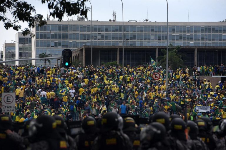 Brasile, assalto al Parlamento: almeno 400 arresti