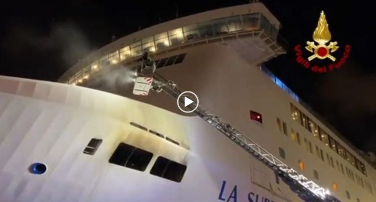 Palermo, spento incendio su traghetto per Napoli: salvi i passeggeri