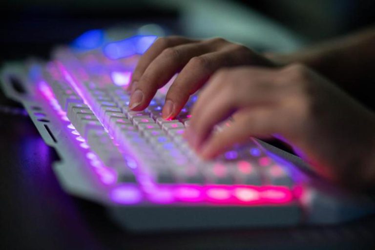 Attacco hacker: migliaia di server down nel mondo