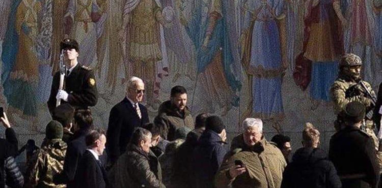 Biden a sorpresa a Kiev. Zelensky: “Sostegno importante”