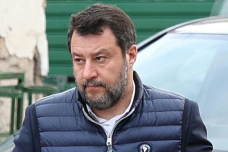 Migranti, Salvini: “Disgustoso pensare che Guardia costiera li lasci morire”