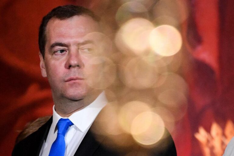 Medvedev: “Se Usa vogliono sconfiggere Russia, difendersi anche con nucleare”