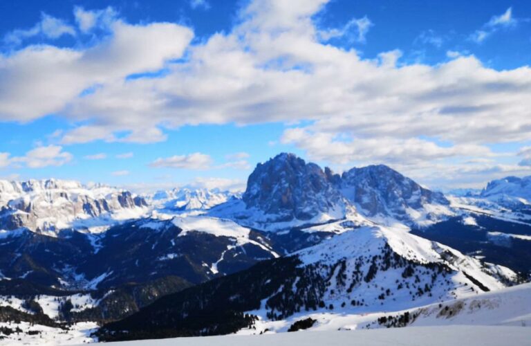 “Giù le mani dalle croci in montagna”, la proposta di legge di Fratelli d’Italia