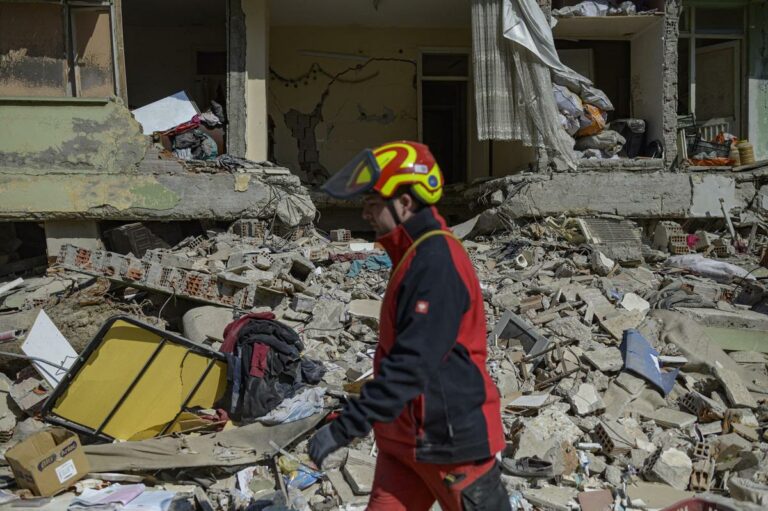 Terremoto Turchia, ricerche interrotte in quasi tutte province