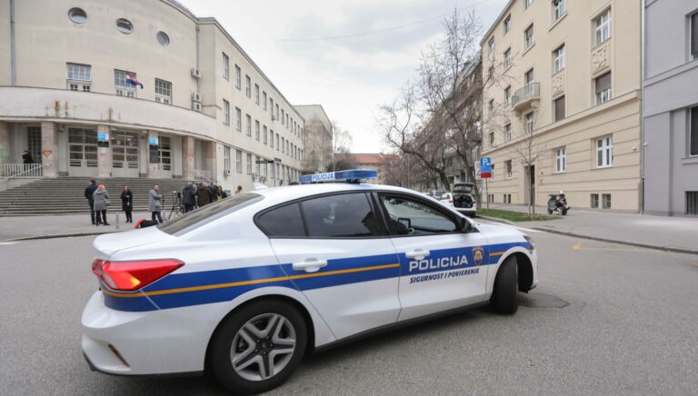 Paura a Zagabria. Minacce a scuola con il machete: arrestato 18enne