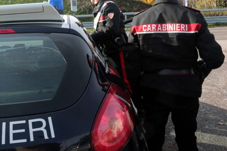 Vicenza, uomo ucciso in sparatoria con carabinieri: urlava ‘Allah Akbar’