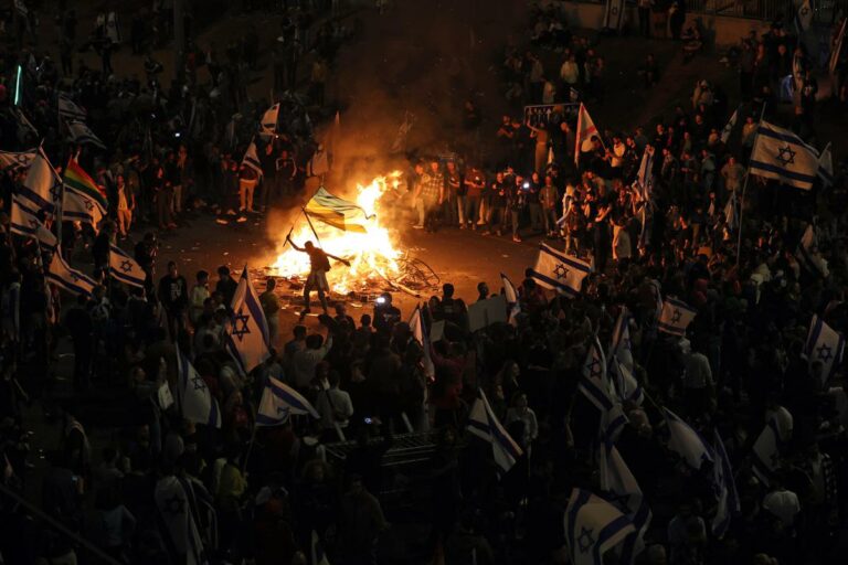 Israele, piazze in rivolta. Netanyahu verso stop riforma Giustizia