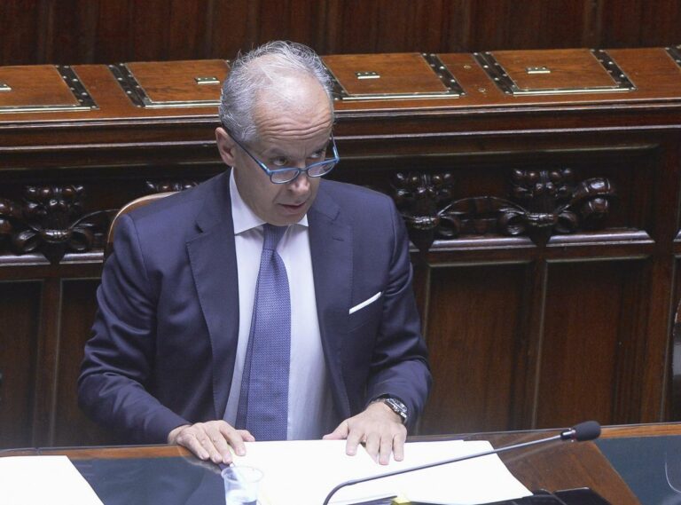 Naufragio Crotone, Piantedosi: «Grave falsità che governo impedisce soccorsi»