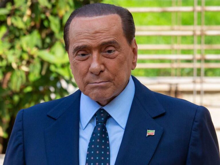 Silvio Berlusconi esce dalla terapia intensiva