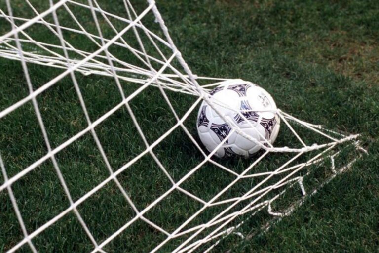 Calcio, raddoppiano partite da 100 minuti: il rapporto Uefa