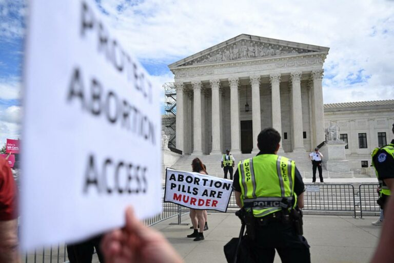 Usa, corte suprema revoca restrizioni su pillola abortiva