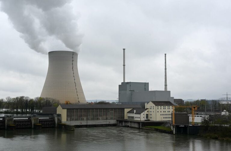 Germania, stop alle ultime tre centrali nucleari