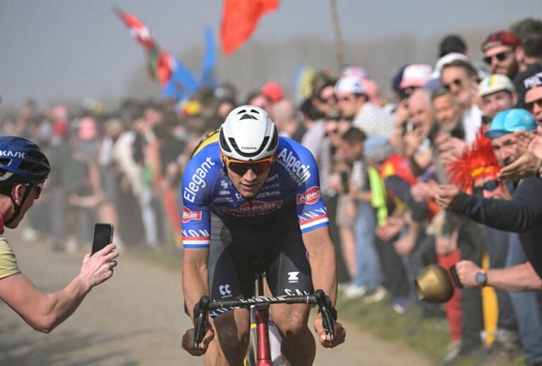 Parigi-Roubaix 2023, vince l’olandese Van der Poel. Ganna sesto