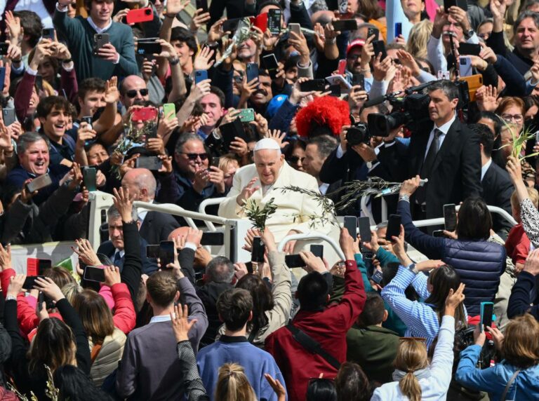 Papa Francesco: «Anch’io ho bisogno che Gesù mi accarezzi»